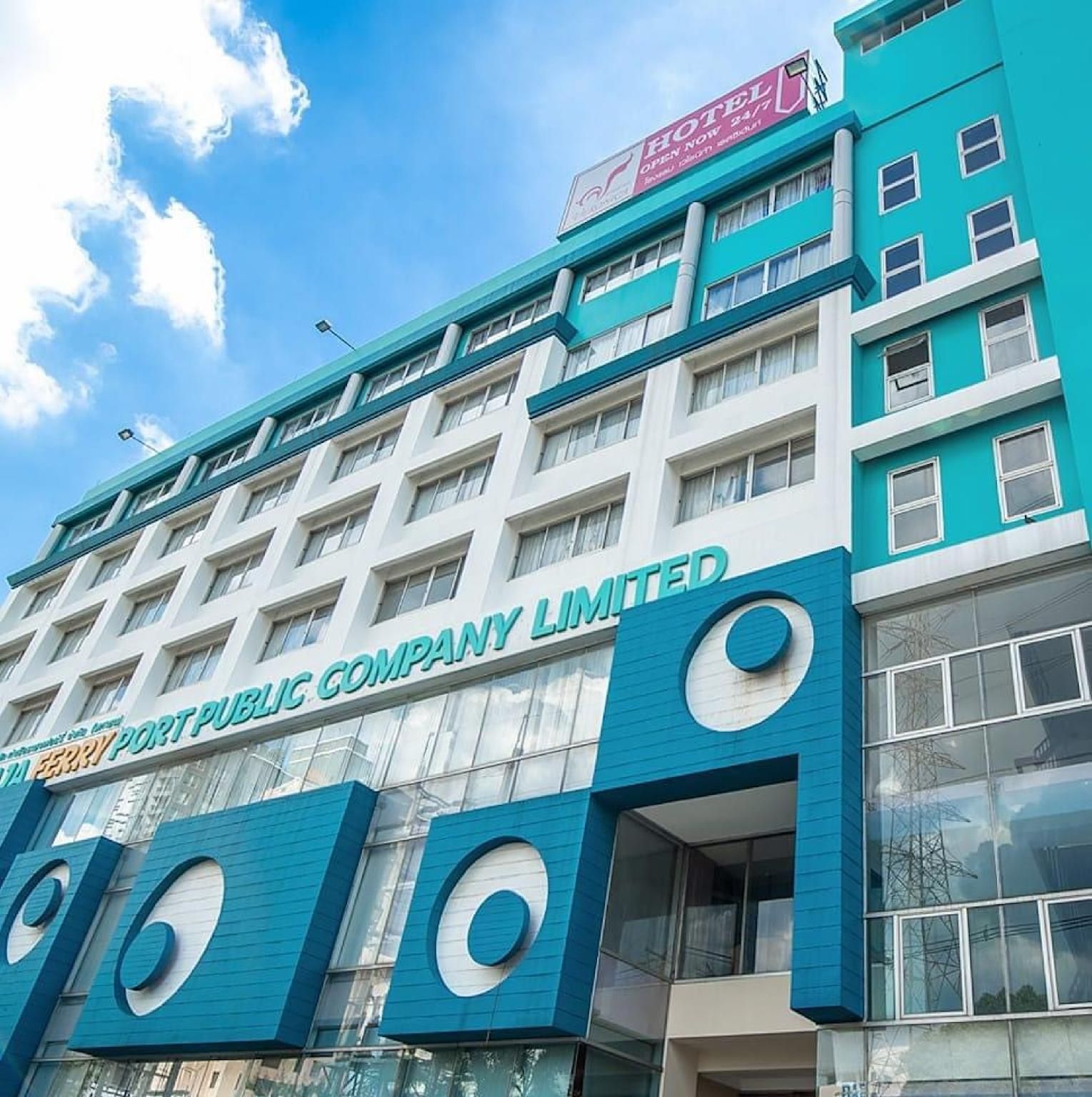 undefined Veronica Residence 8