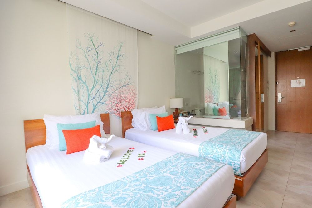 Bandara Beach Resort, Phuket Premier Room, Balcony, Sea View 7