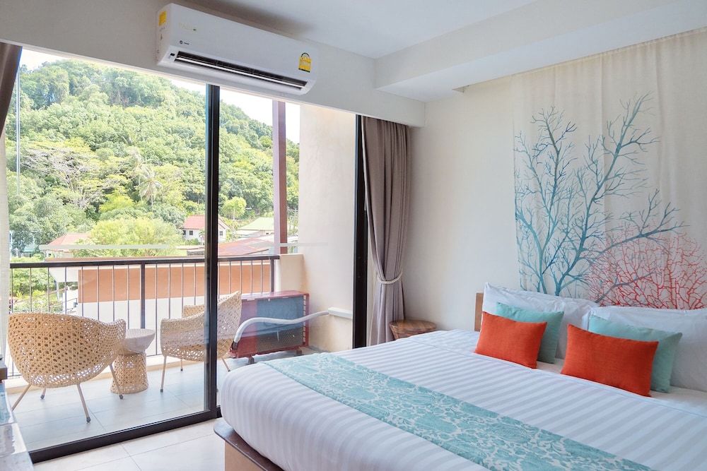 Bandara Beach Resort, Phuket Deluxe Room, Balcony, Partial Sea View 3
