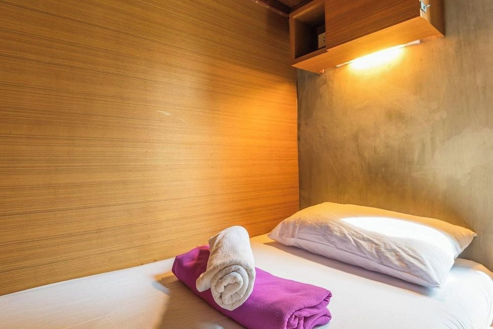 Loftel 22 Hostel Economy Twin Room, No Windows 2