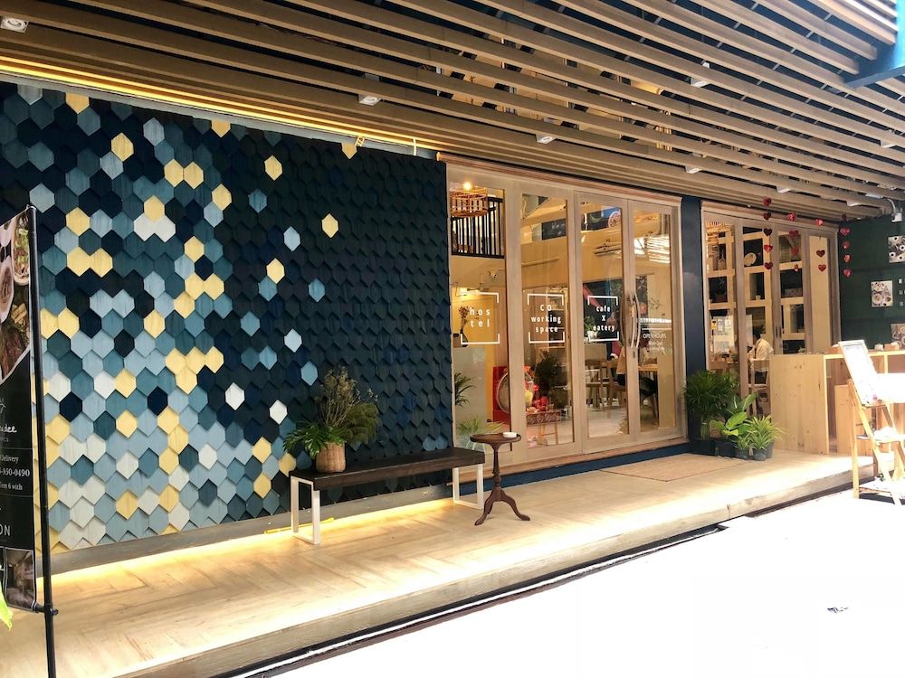 Kinnon Deluxe Hostel Coworking Cafe