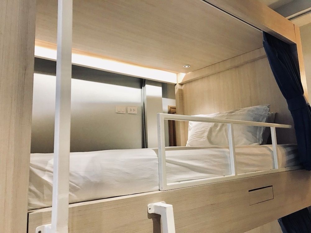 Kinnon Deluxe Hostel Coworking Cafe 8 Bunks Bed in Female Dormitory Room 2