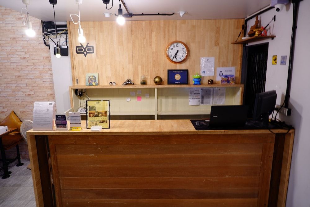 Check-in/check-out kiosk