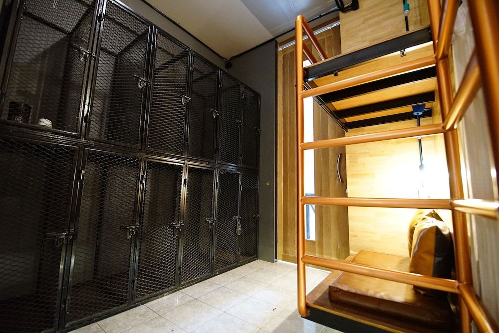 Sleep Owl Hostel Low Floor Bunk Bed Mix Dorm 7