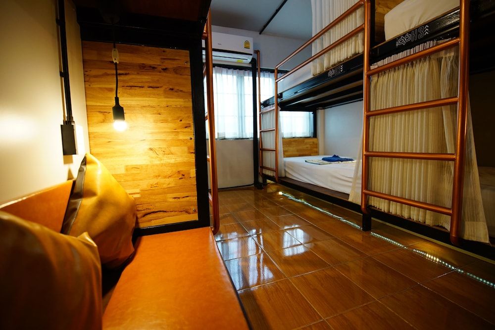 Sleep Owl Hostel High Floor Bunk Bed Mixed Dorm 4