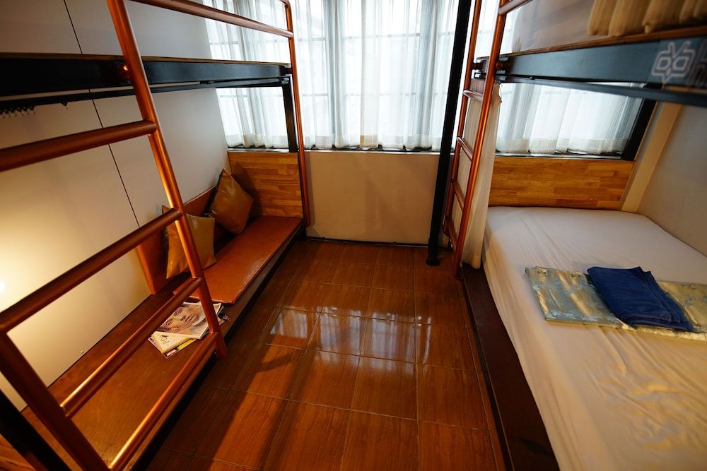 Sleep Owl Hostel High Floor Bunk Bed Mixed Dorm 5