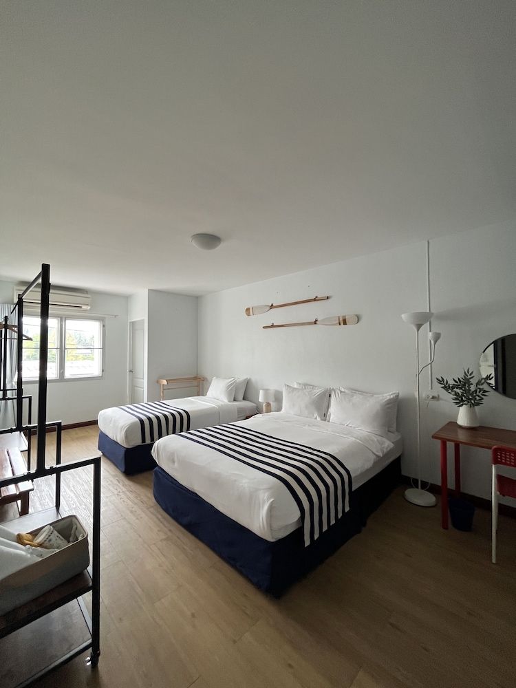 Nautical Home & Seashell House B&B Triple Room 1 Queen & 1 Twin Bed