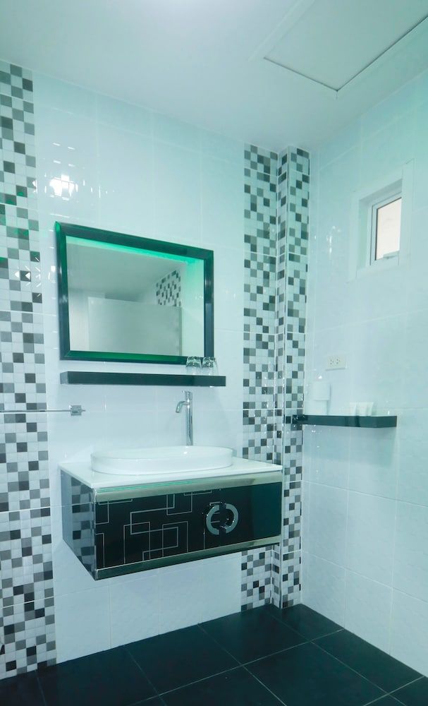 Momento Resort Elite Double Room, 1 King Bed, Pool Access, Poolside 3