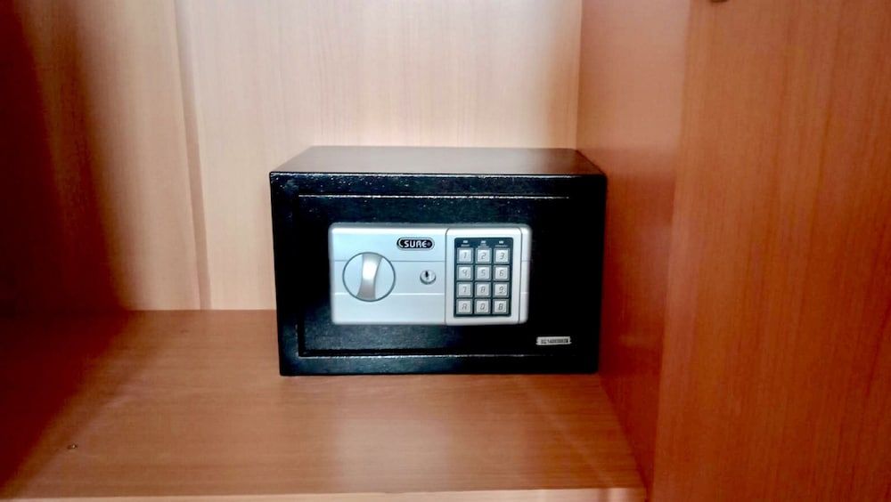 Phunyanuch Hotel Standard Double Room, 1 King Bed 7