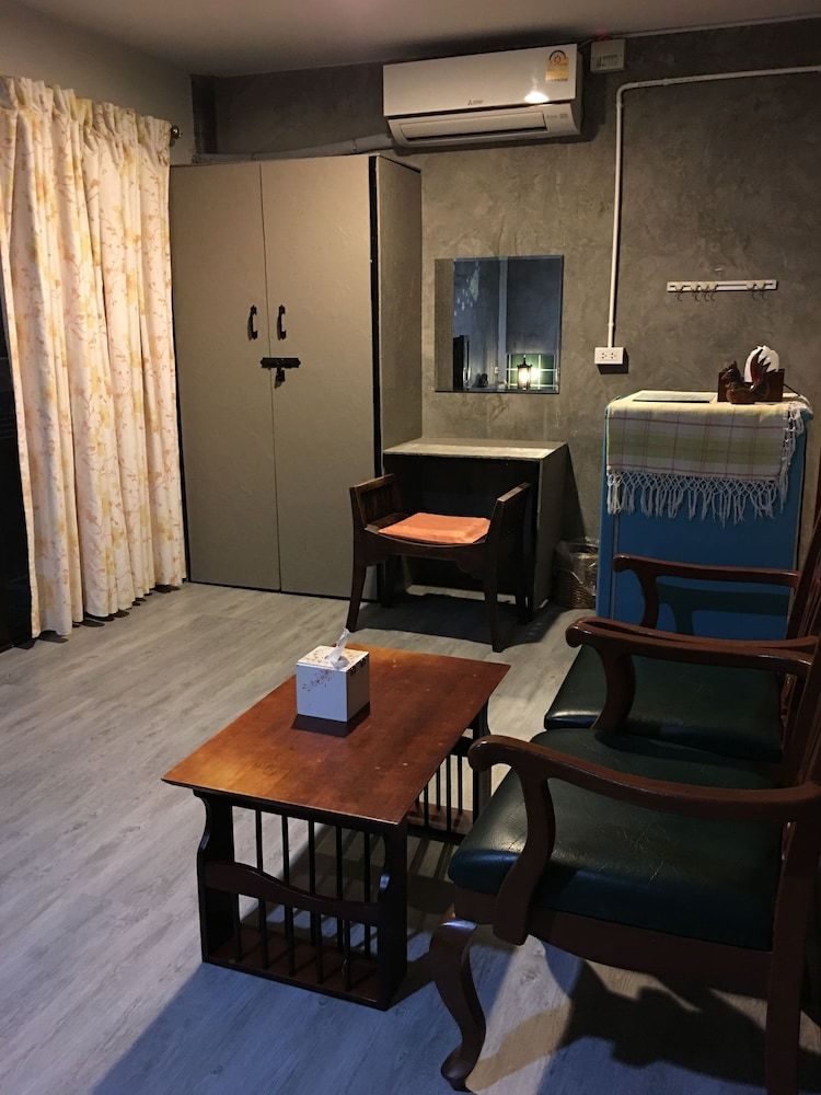 Phunyanuch Hotel Standard Double Room, 1 King Bed 6