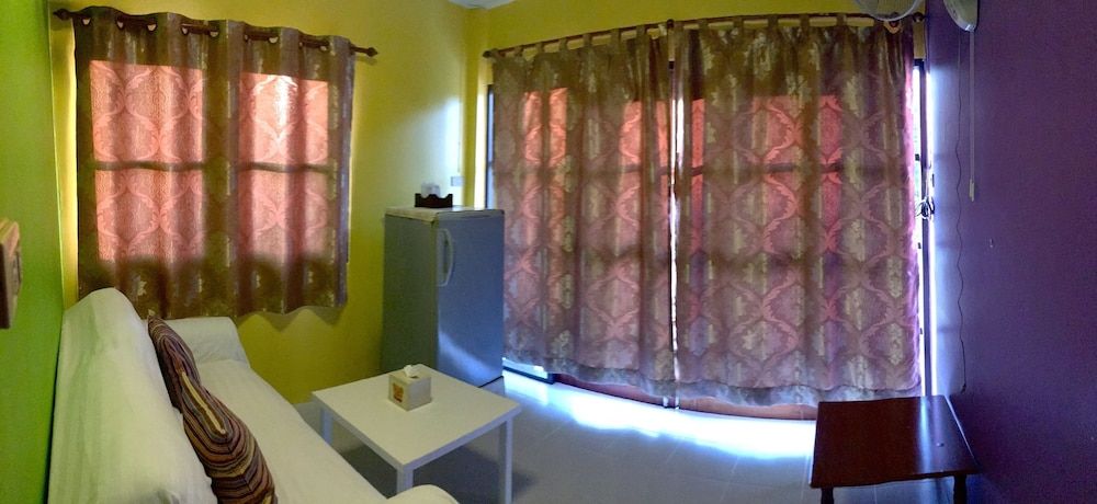 Phunyanuch Hotel Standard Twin Room 9