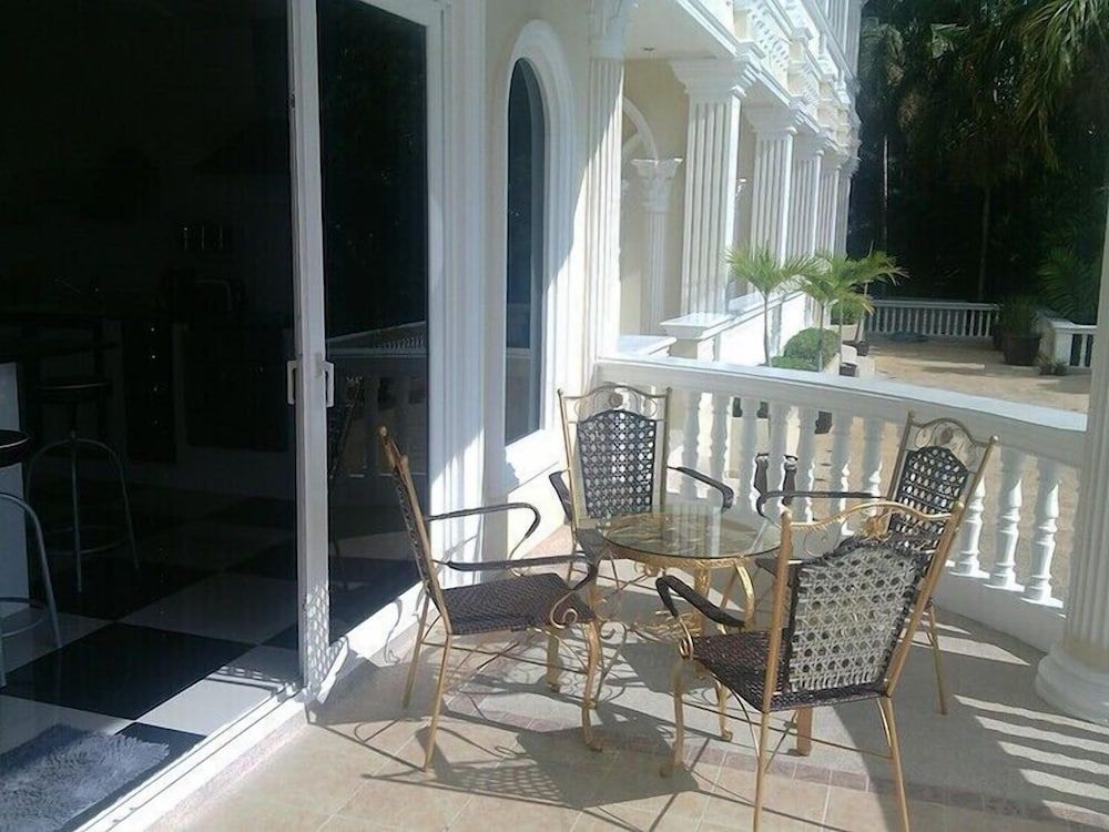 Eden Resort 2 Bedroom Pattio Apartment 2