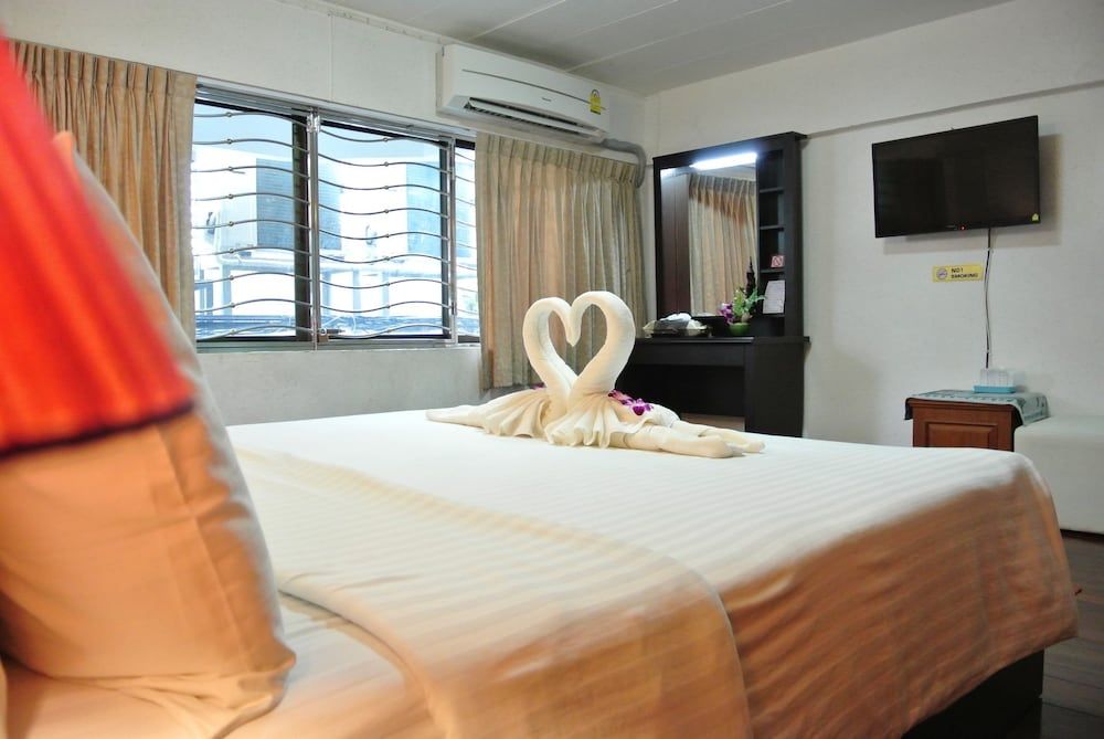 Karon Sunshine Guesthouse & Bar Superior Room, Non Smoking 9
