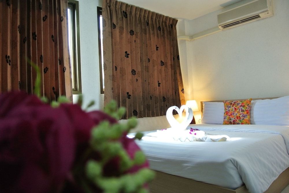 Karon Sunshine Guesthouse & Bar Standard Room, Non Smoking 9