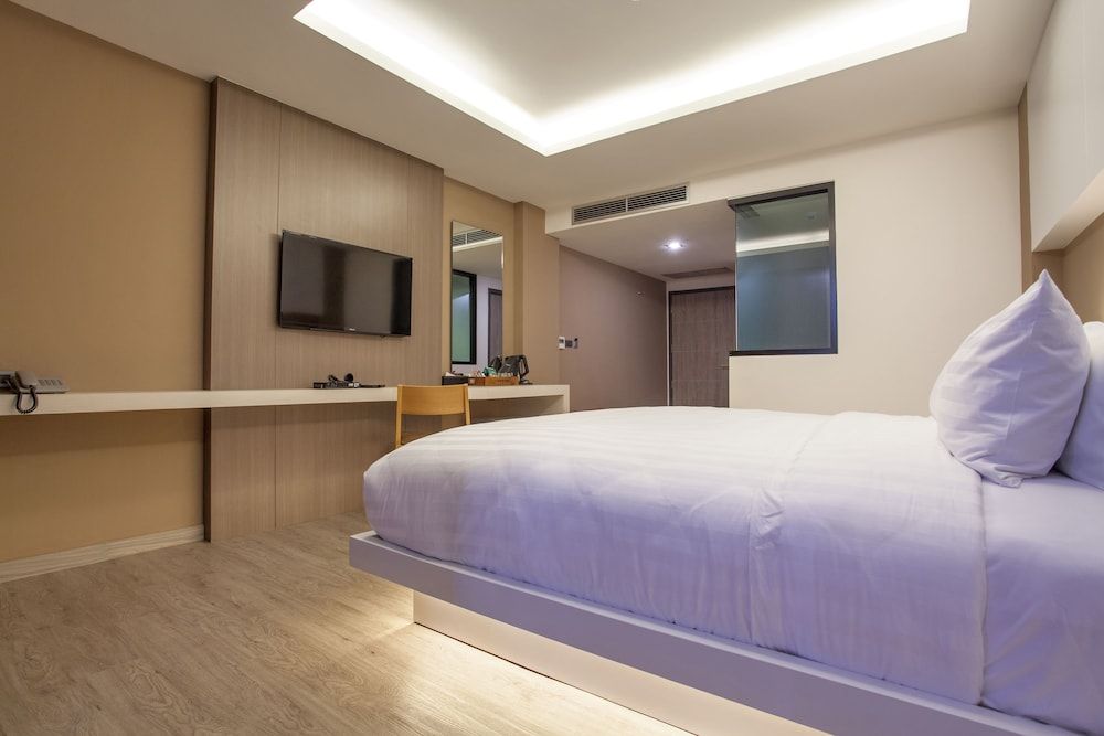 Signature Pool View with Double Bed