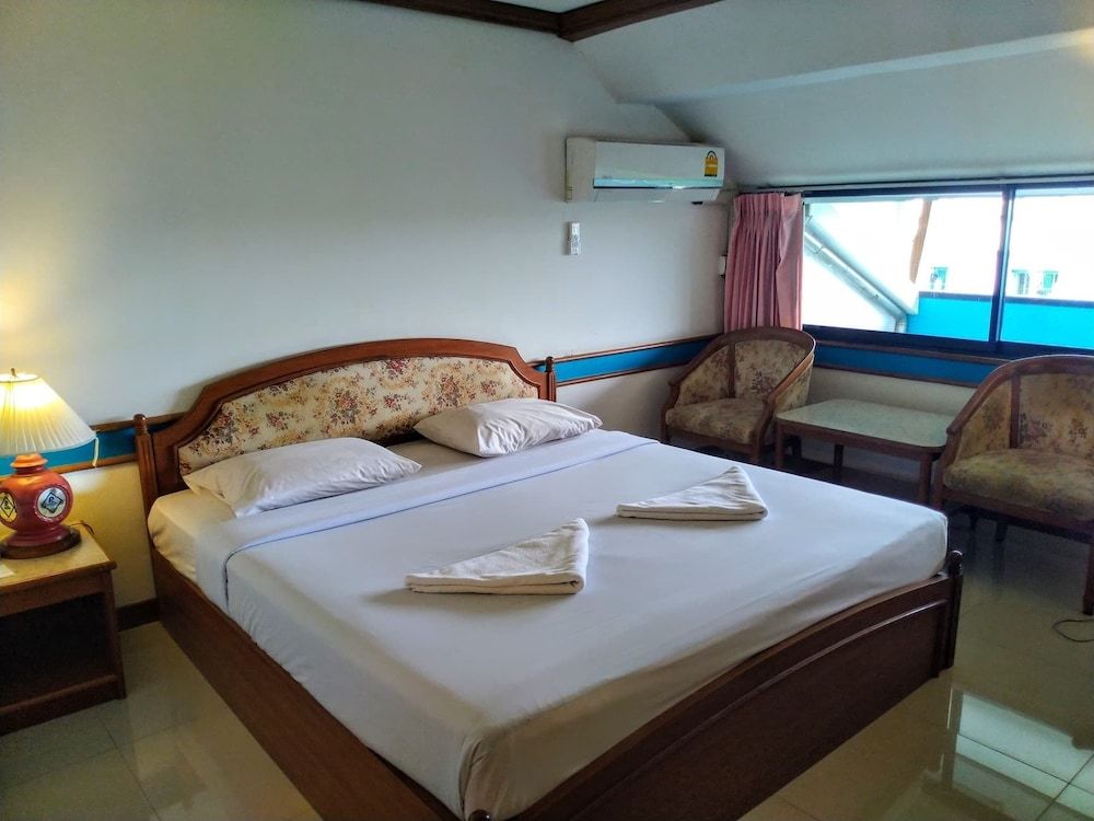 undefined The Pacific Cool Chic 10