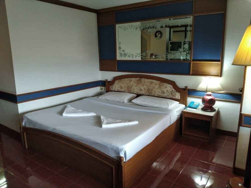 undefined The Pacific Cool Chic 8