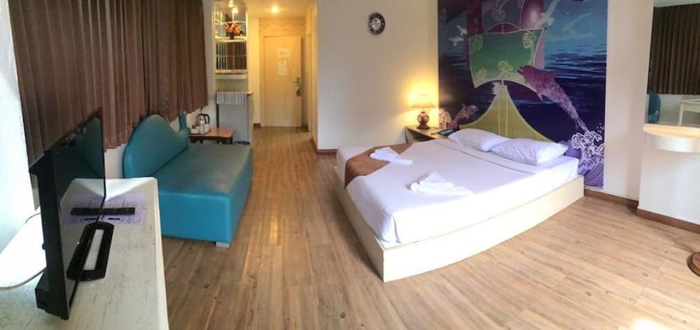 The Pacific Cool Chic Cool Room B 7