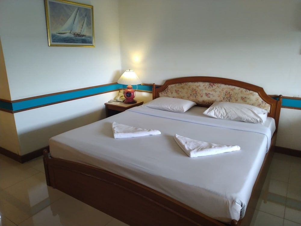 undefined The Pacific Cool Chic 5