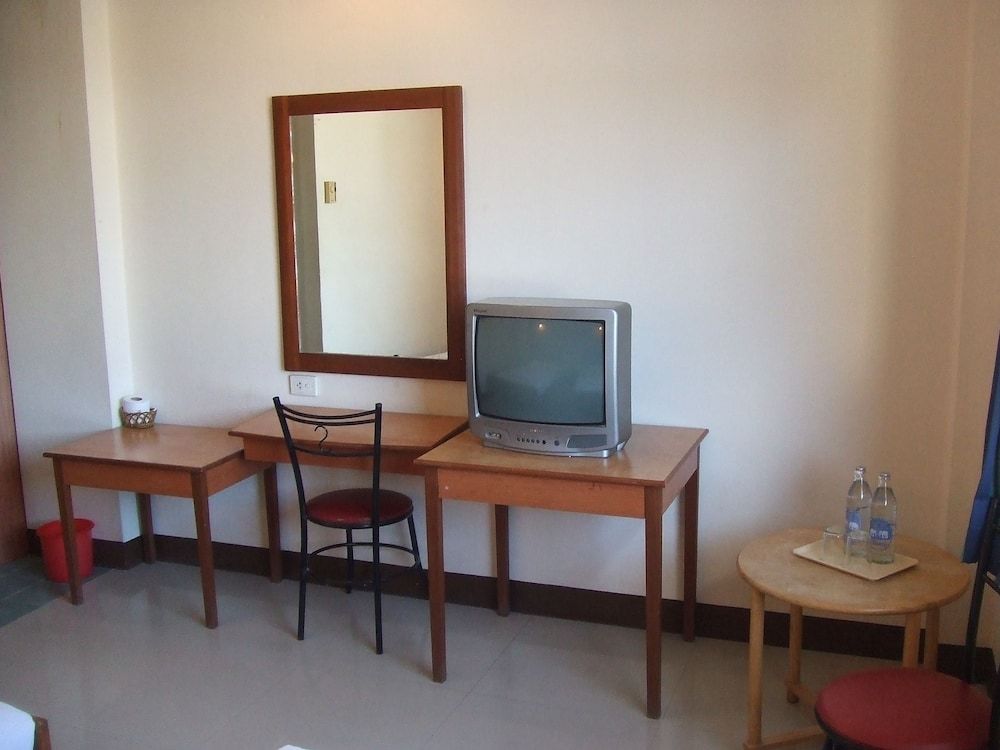 Phuluang Hotel Budget Twin Room 4