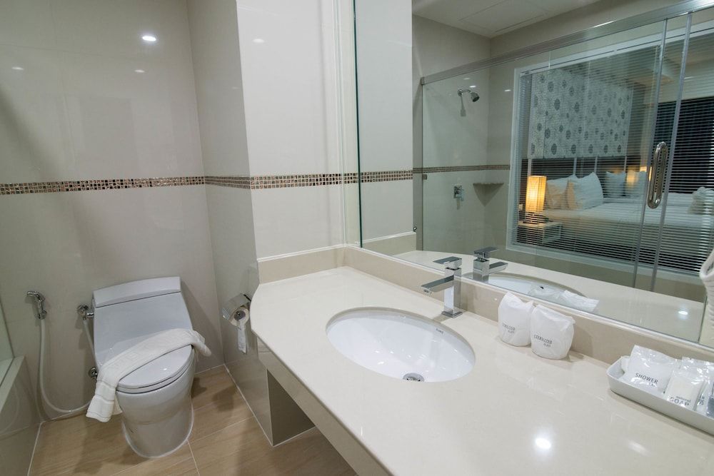 Som O House Hotel Deluxe Room 8