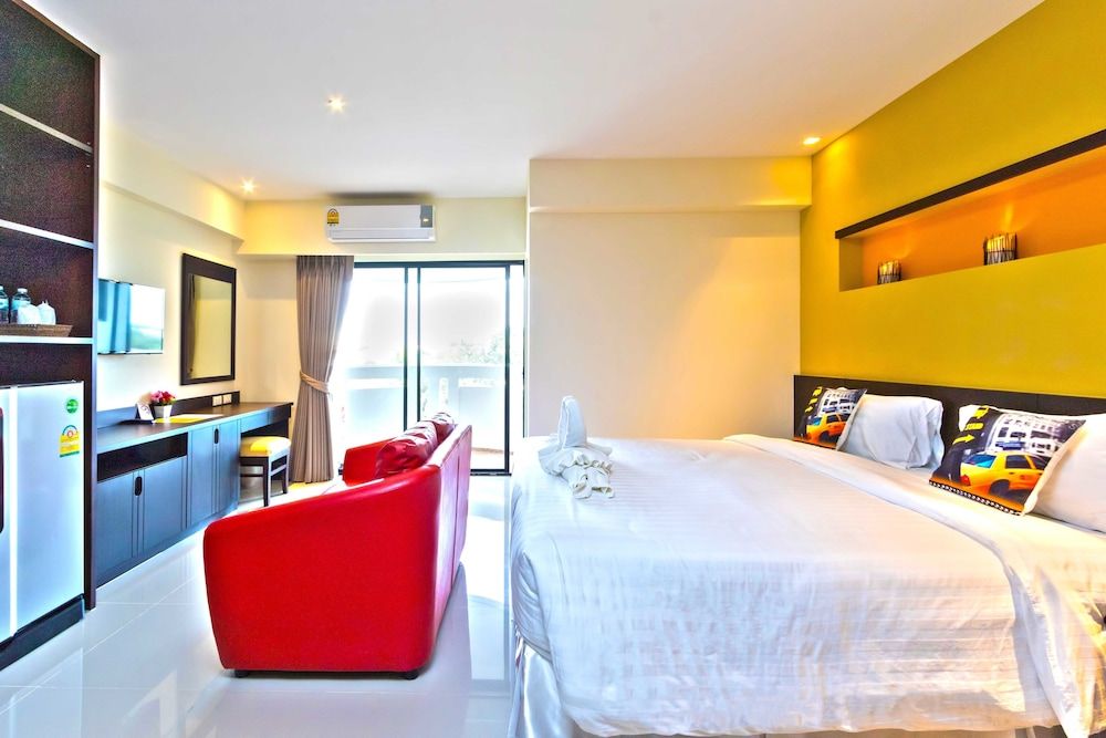 Chateau de Sukhumvit Deluxe Double or Twin Room 3