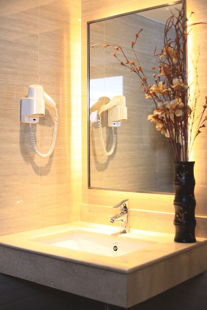 Chateau de Sukhumvit Deluxe Double or Twin Room 12