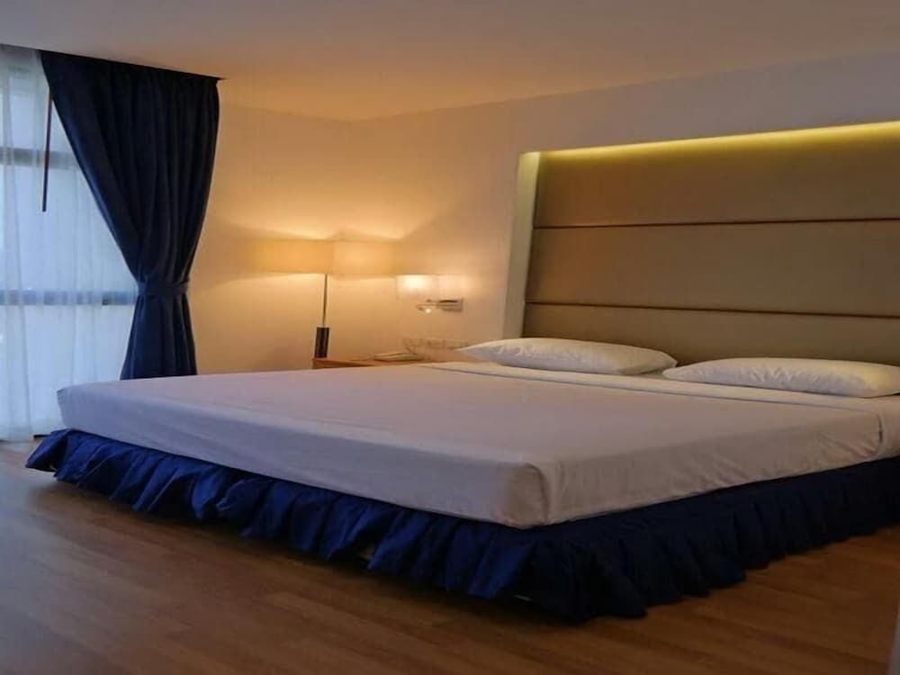 undefined Ebina House 8