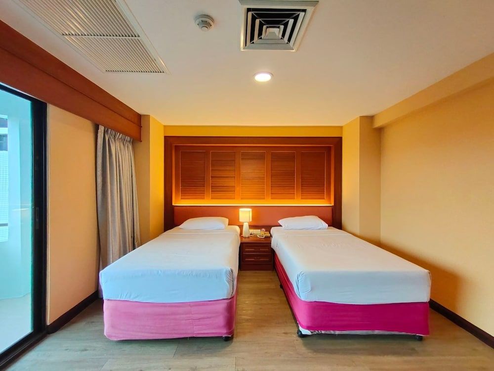 undefined Ebina House 10