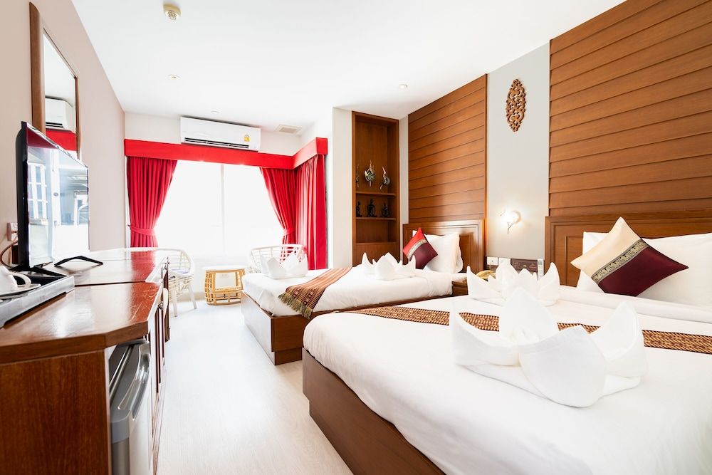Baan Sukhumvit Soi 18 Superior Twin Room 4