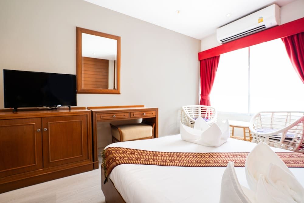 Baan Sukhumvit Soi 18 Superior Twin Room 5