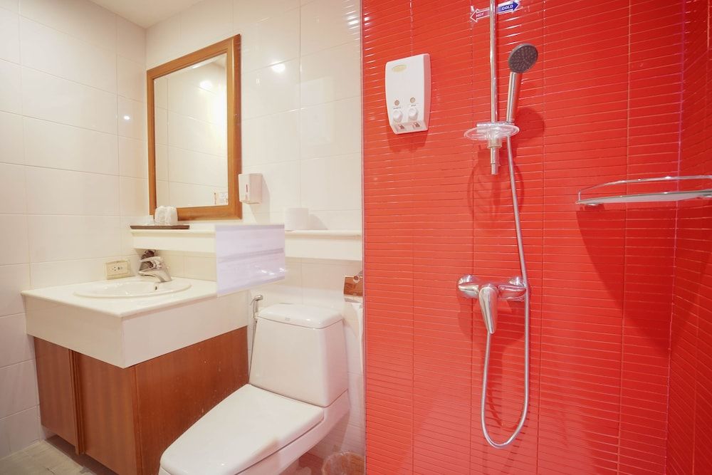 Baan Sukhumvit Soi 18 Superior Twin Room 6