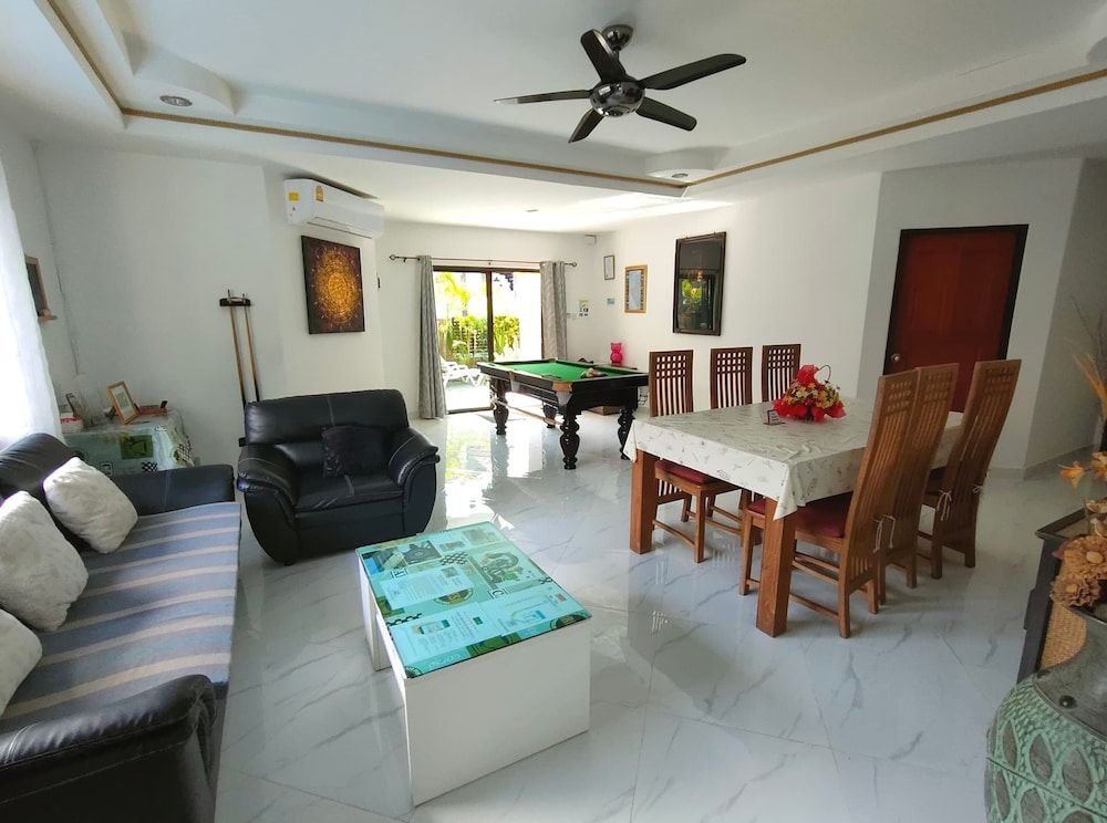 undefined Corner Villa - Pattaya holiday House Walking Street 2