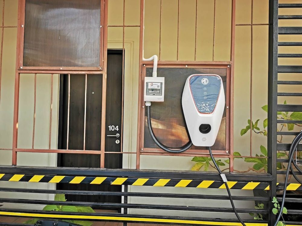 Electric vehicle charging station