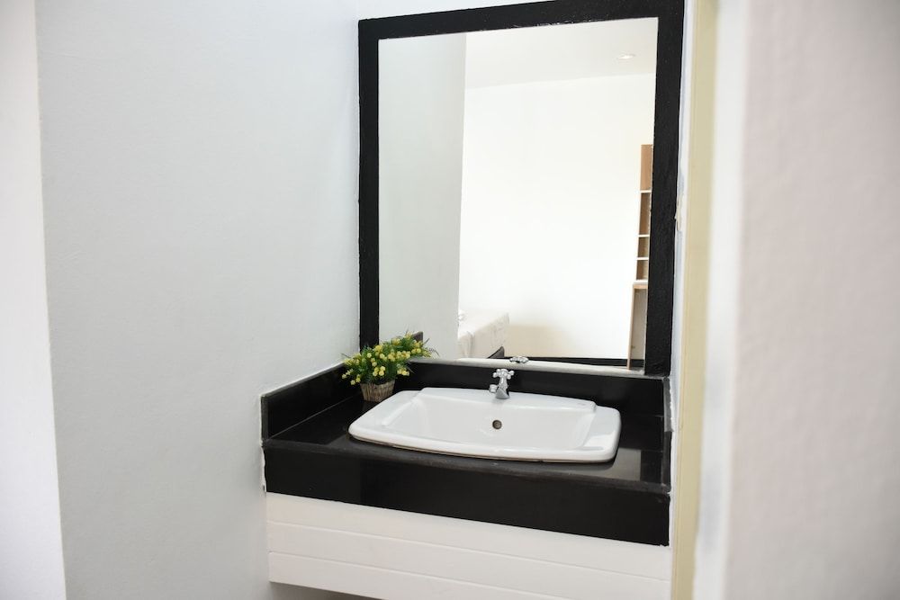 Basaya Laemchabang Superior Room 11