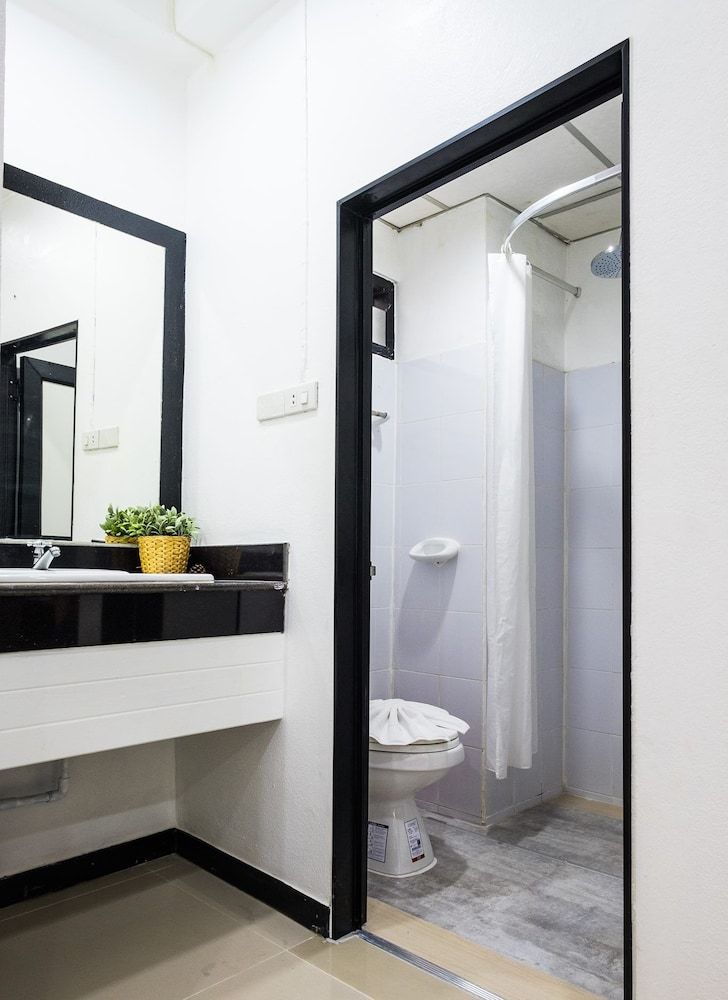 Basaya Laemchabang Superior Room 12