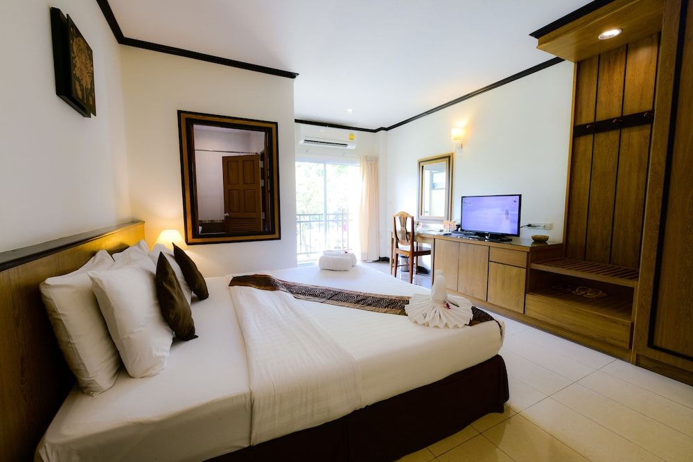 Rapeepan Ville Deluxe Double Room 3