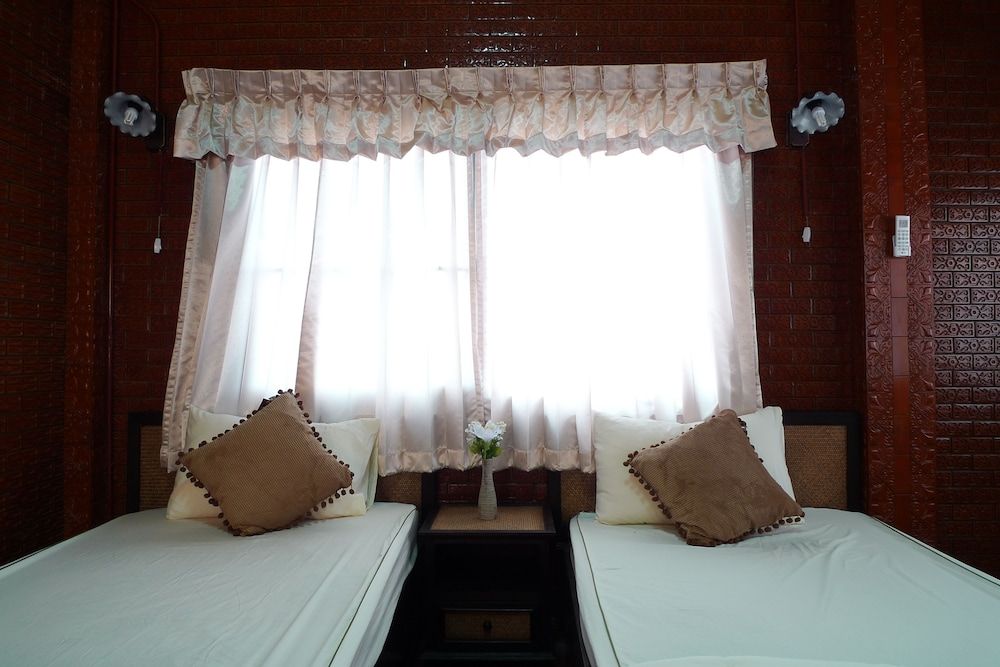 undefined Baan Kaew Ta