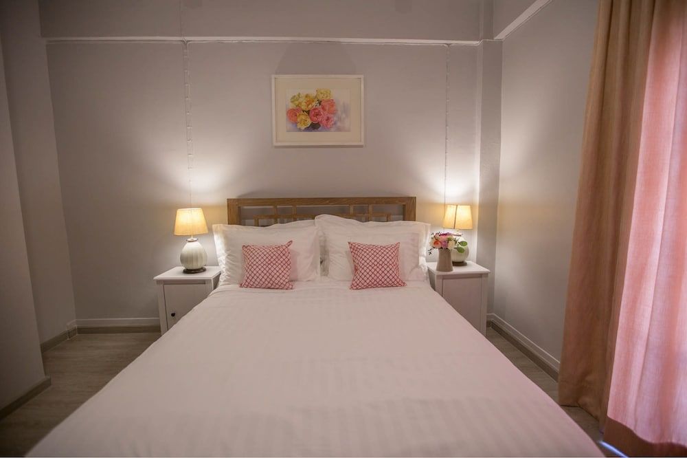 Vera Nidhra - Self check-in after 7pm Double Room with Window 2