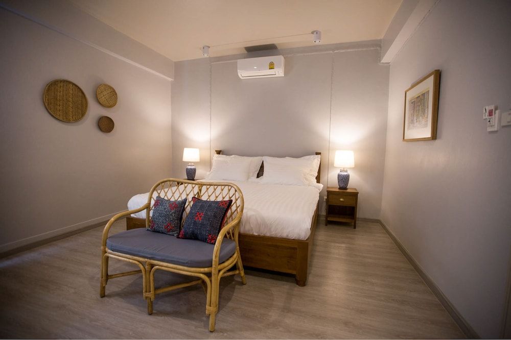 undefined Vera Nidhra - Self check-in after 7pm 7