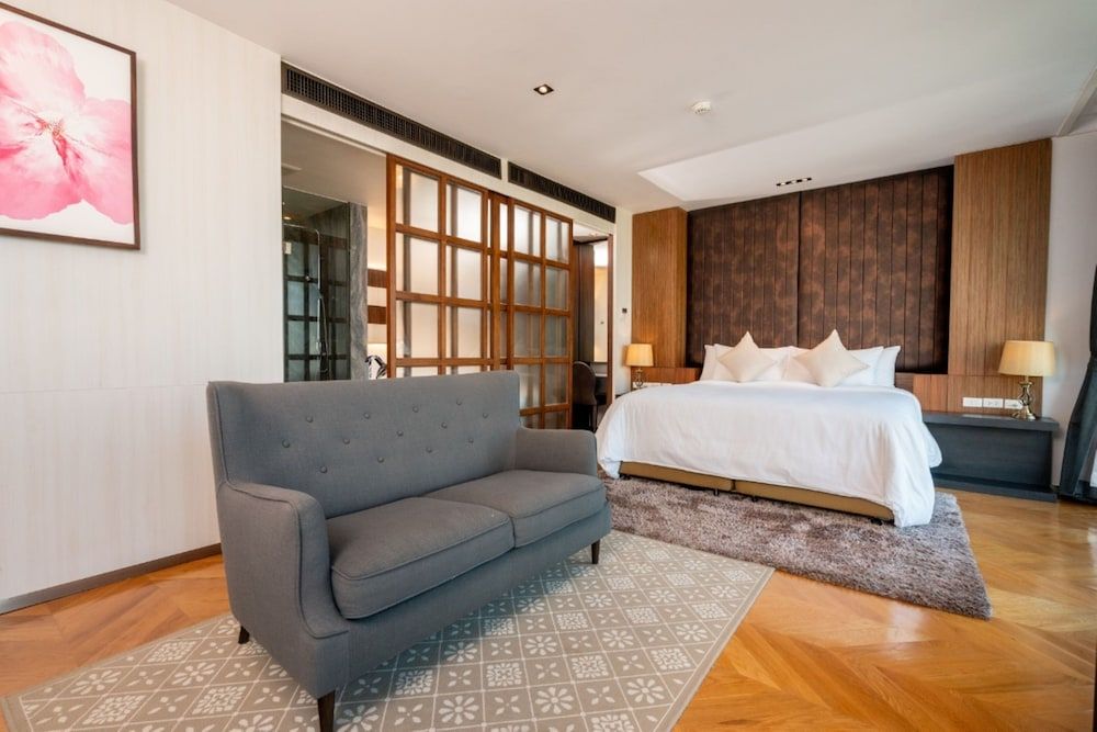 Signature Suite