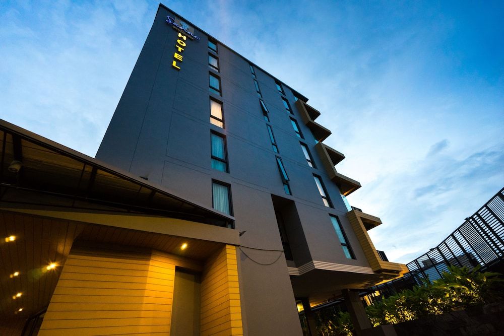 undefined Sanae' Hotel Nimman 8