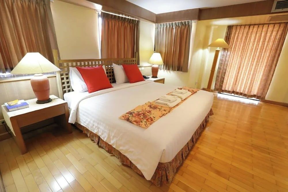 Pin Hotel Deluxe Suite, Bathtub