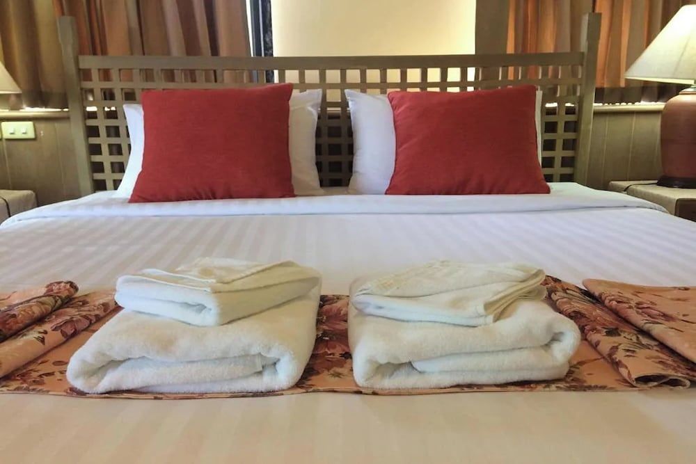 Pin Hotel Deluxe Suite, Bathtub 3