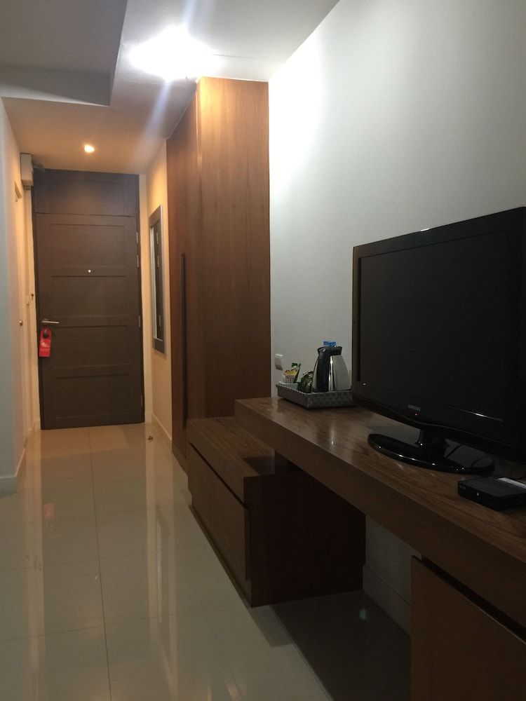 Pannapat Place Deluxe Room 5