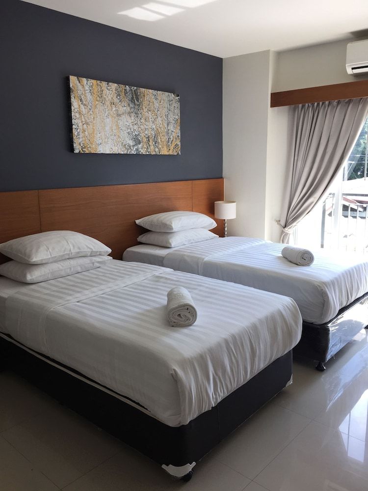 undefined Pannapat Place 7