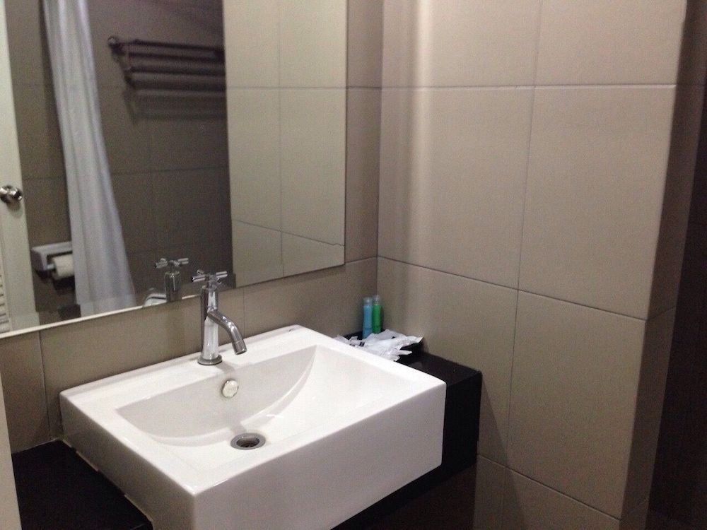 Pannapat Place Deluxe Room 4