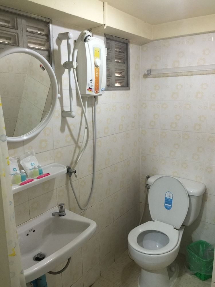 Jang Sripoom House Standard Room 9