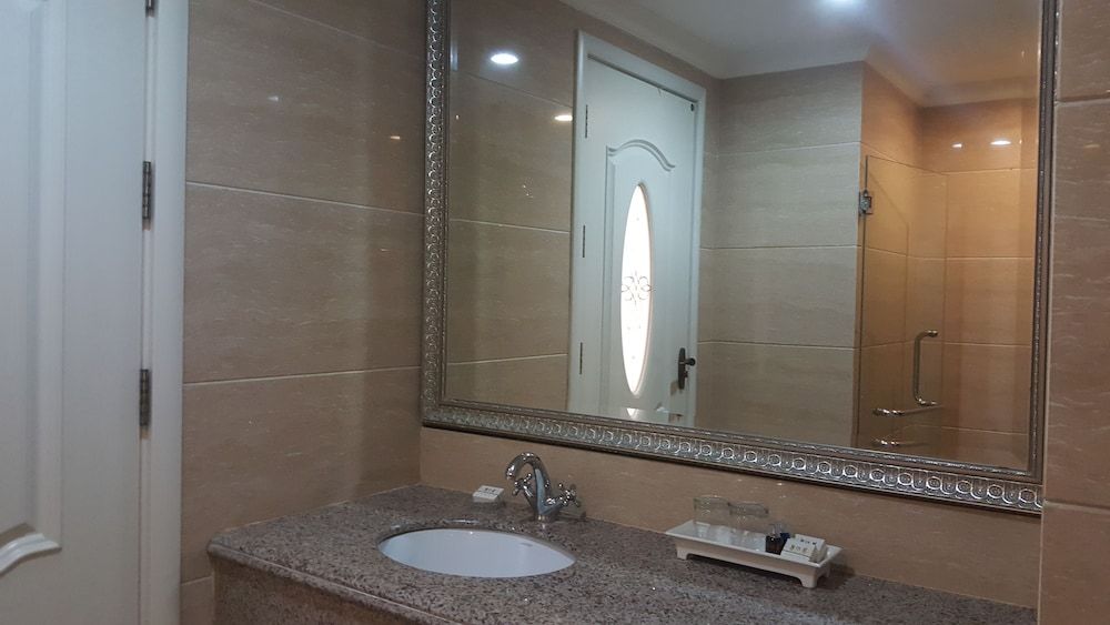 undefined LK Noble Suite 10