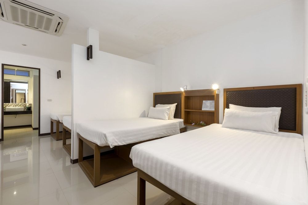 The Lantern Hostel and SPA Deluxe Suite (6 Adults)